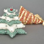 Интересные идеи новогодних игрушек из тканей Интересные идеи новогодних игрушек из тканей